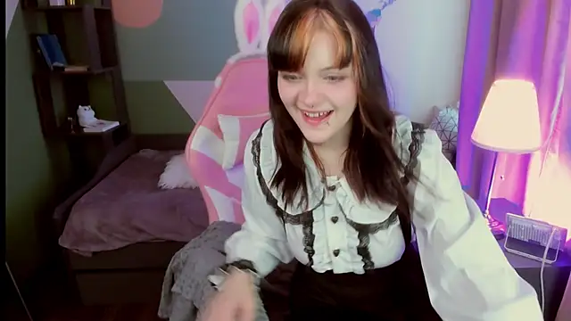EsterTwilight online show from May 2026 04:00:01 PM