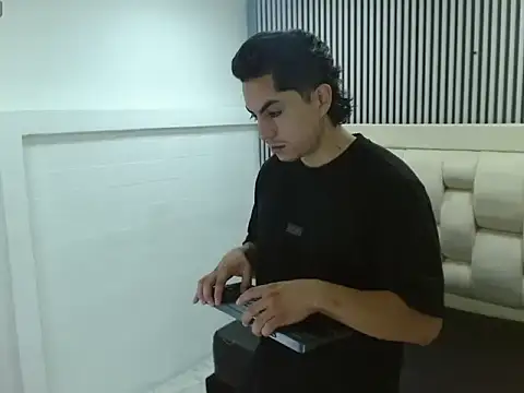 Alex Wolft online show from March 2026 12:22:01 PM