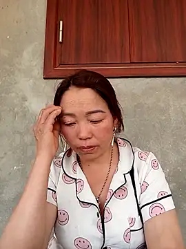 Yellow-pink online show from April 2026 07:45:01 AM