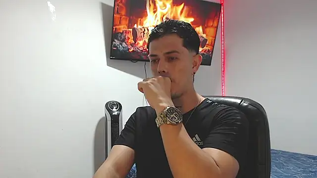 JUAN CAMILOXXX online show from April 2026 04:32:01 AM