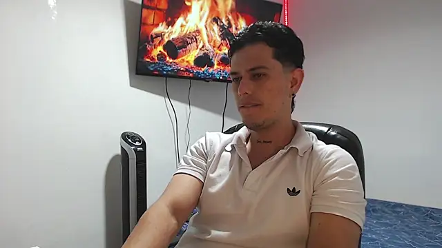 JUAN CAMILOXXX online show from April 2026 04:41:01 AM