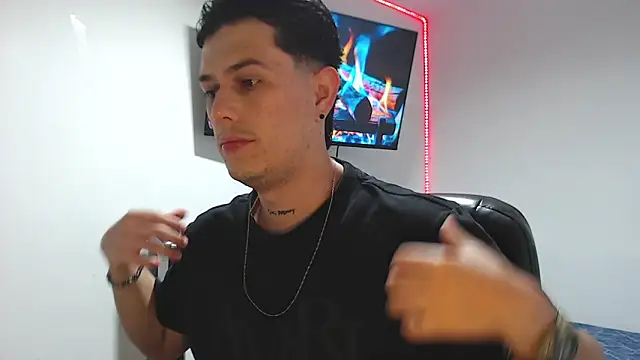 JUAN CAMILOXXX online show from April 2026 02:24:02 AM