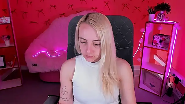 CarolMoor online show from April 2026 09:16:01 AM