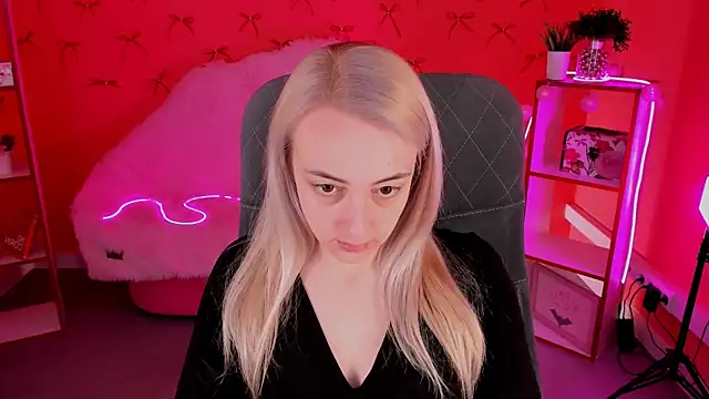 CarolMoor online show from April 2026 09:15:02 AM