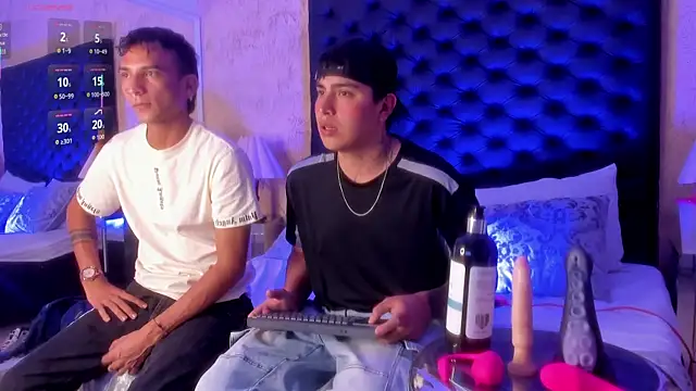 Snapshot of ThomasThundr chatting on March 2026 08:23:02 PM ThomasThundr online show from March 2026 08:23:02 PM