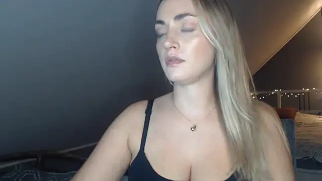 ScarlettSensitive online show from August 2026 08:18:01 PM