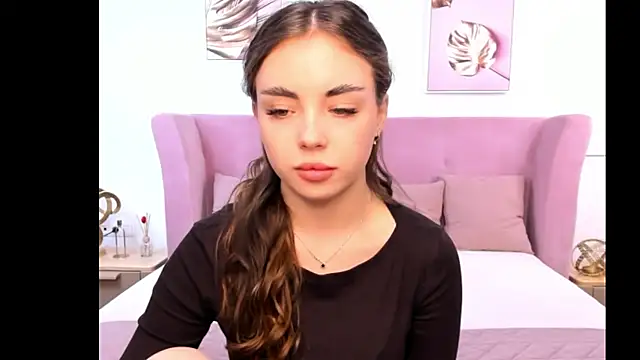 MyEvelin online show from April 2026 03:23:01 AM