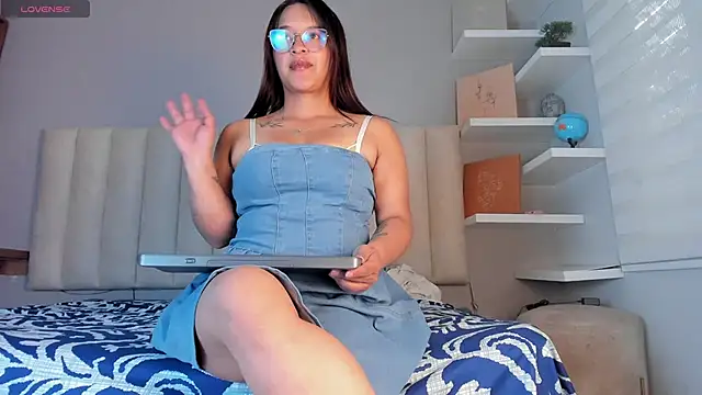 Hilary Miller  online show from March 2026 08:35:02 PM