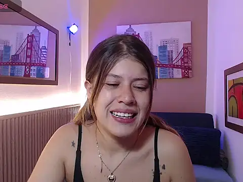 Moonna linnda online show from April 2026 04:20:01 PM