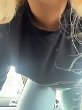 mxmxee online show from March 2026 03:01:02 PM