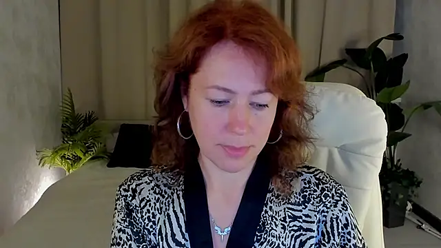 Snapshot of LeticiaRomano chatting on June 2026 04:02:02 AM LeticiaRomano online show from June 2026 04:02:02 AM