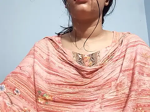 Emma 4433 online show from April 2026 06:28:01 PM