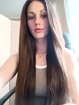 Snapshot of LunaCrystall chatting on April 2026 03:25:01 PM LunaCrystall online show from April 2026 03:25:01 PM