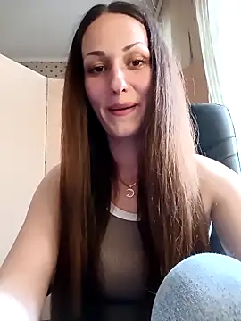 Snapshot of LunaCrystall chatting on April 2026 04:04:02 PM LunaCrystall online show from April 2026 04:04:02 PM