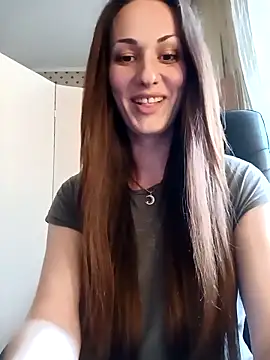 Snapshot of LunaCrystall chatting on May 2026 04:03:01 PM LunaCrystall online show from May 2026 04:03:01 PM