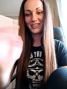 Snapshot of LunaCrystall chatting on May 2026 04:04:01 PM LunaCrystall online show from May 2026 04:04:01 PM