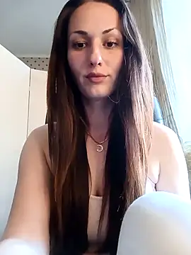 Snapshot of LunaCrystall chatting on May 2026 04:01:02 PM LunaCrystall online show from May 2026 04:01:02 PM