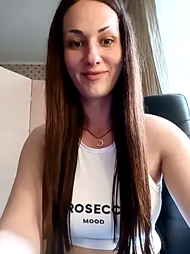 Snapshot of LunaCrystall chatting on May 2026 03:50:02 PM LunaCrystall online show from May 2026 03:50:02 PM