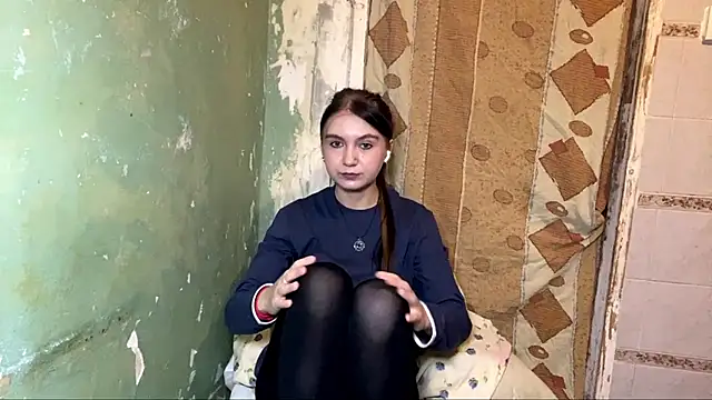 Lollybomb online show from April 2026 08:59:01 PM