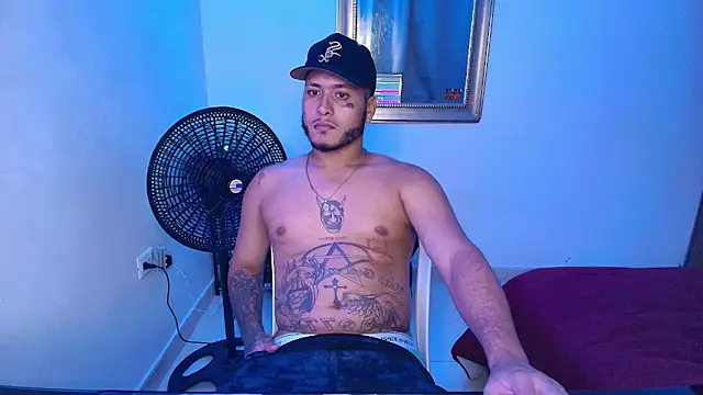Snapshot of Crow_boss77 chatting on May 2026 03:26:01 AM Crow boss77 online show from May 2026 03:26:01 AM