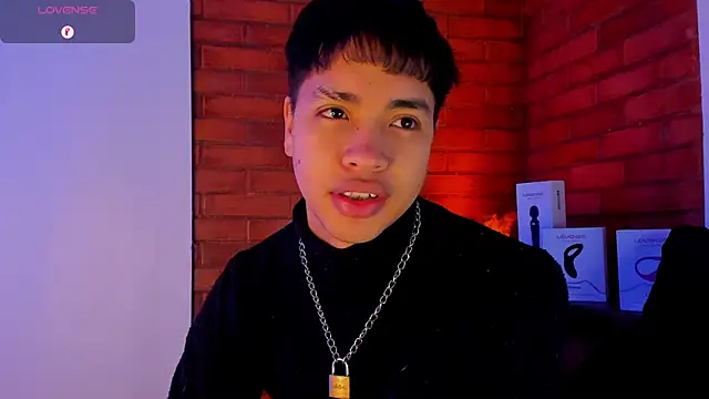 Snapshot of Lee_Colee chatting on April 2026 12:27:01 AM Lee Colee online show from April 2026 12:27:01 AM