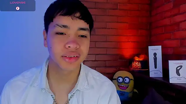 Snapshot of Lee_Colee chatting on April 2026 12:06:02 PM Lee Colee online show from April 2026 12:06:02 PM