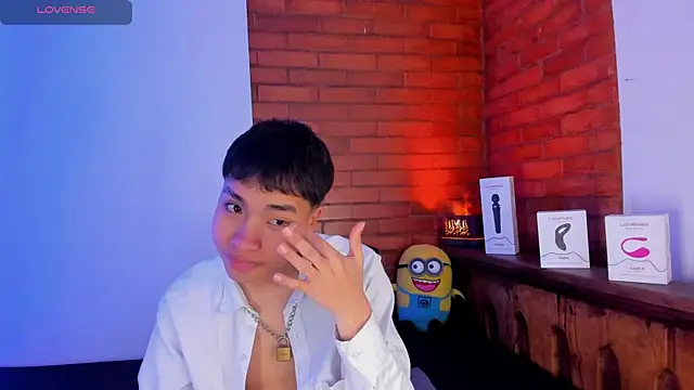 Snapshot of Lee_Colee chatting on April 2026 12:57:02 AM Lee Colee online show from April 2026 12:57:02 AM