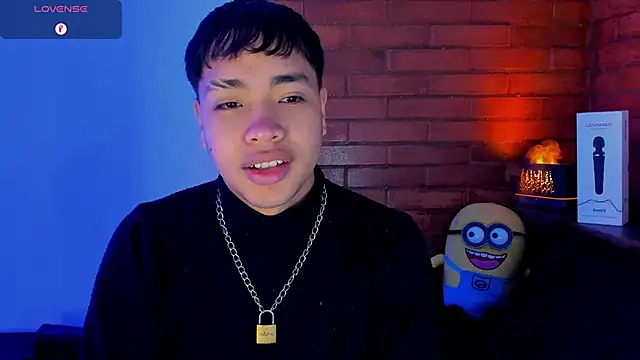 Snapshot of Lee_Colee chatting on April 2026 12:42:01 PM Lee Colee online show from April 2026 12:42:01 PM