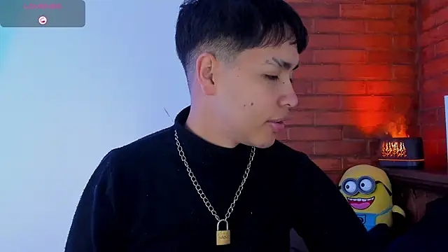 Snapshot of Lee_Colee chatting on April 2026 11:40:02 PM Lee Colee online show from April 2026 11:40:02 PM