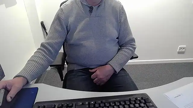 Snapshot of Buggemann chatting on May 2026 03:02:01 AM Buggemann online show from May 2026 03:02:01 AM