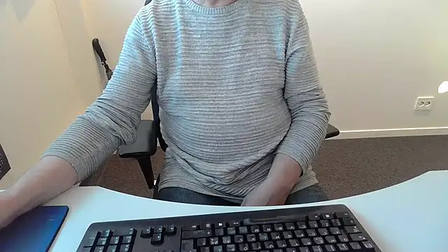 Snapshot of Buggemann chatting on May 2026 03:58:02 AM Buggemann online show from May 2026 03:58:02 AM