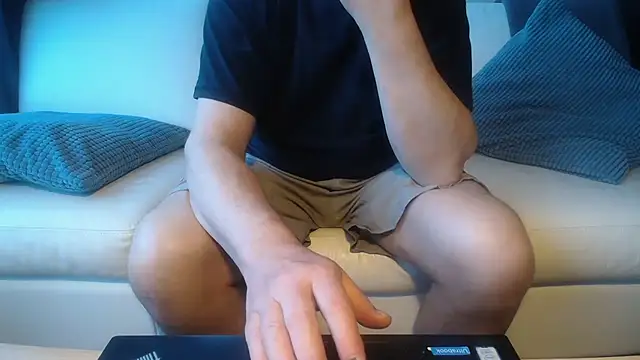 Snapshot of Buggemann chatting on May 2026 08:05:01 PM Buggemann online show from May 2026 08:05:01 PM