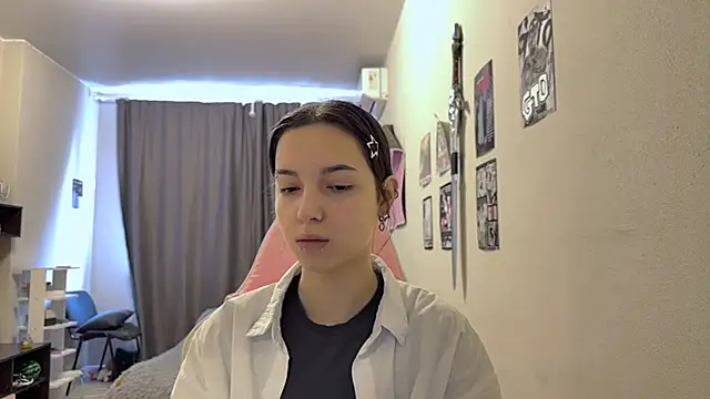 Snapshot of KateMiragee chatting on May 2026 09:37:02 AM KateMiragee online show from May 2026 09:37:02 AM