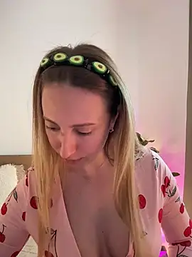 EvaRyen  online show from April 2026 02:32:01 PM