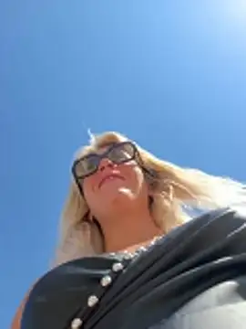 Snapshot of AtomBlondy chatting on May 2026 06:51:02 AM AtomBlondy online show from May 2026 06:51:02 AM