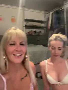Snapshot of AtomBlondy chatting on June 2026 07:24:02 PM AtomBlondy online show from June 2026 07:24:02 PM
