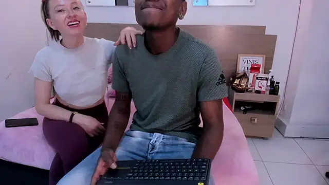 Ebony N Blonde online show from May 2026 09:33:02 PM
