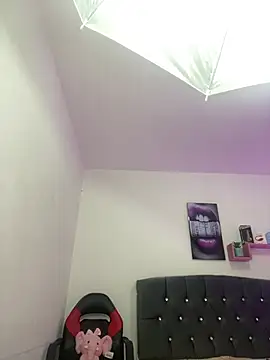 LINDA EF online show from April 2026 01:05:02 PM