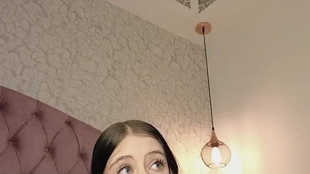 saraa joness  online show from March 2026 08:36:02 PM