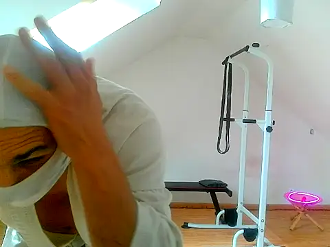 Snapshot of NinjaLaser chatting on May 2026 11:29:01 AM NinjaLaser online show from May 2026 11:29:01 AM