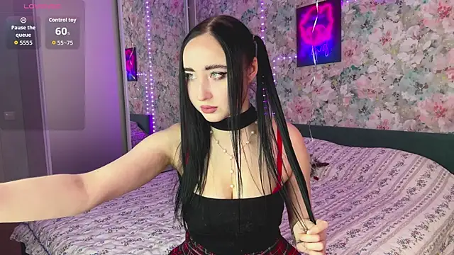 LizzyMooore online show from April 2026 11:12:01 AM