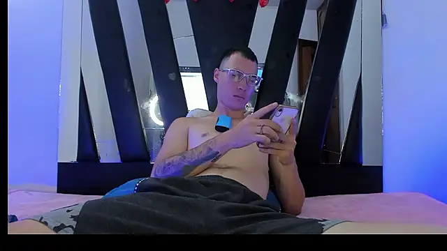 Snapshot of latinlove2005 chatting on March 2026 02:33:01 PM latinlove2005 online show from March 2026 02:33:01 PM