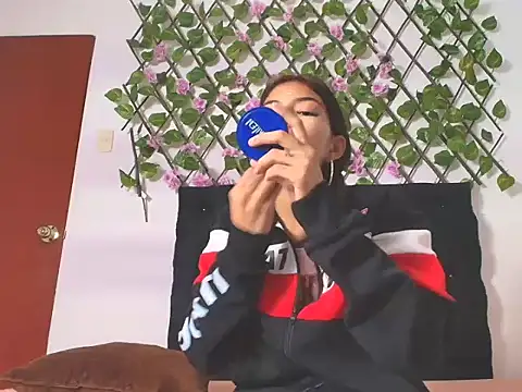 Sweet Scarlett  online show from April 2026 02:09:02 PM