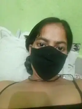 nidhiyadav00 online show from April 2026 06:37:01 PM