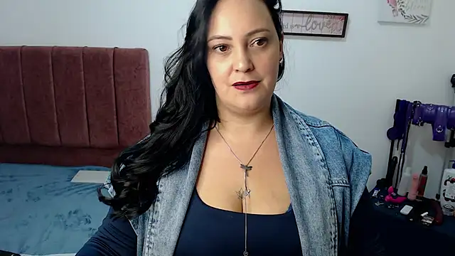 Snapshot of Veroniicabbw_ chatting on June 2026 01:39:02 PM Veroniicabbw online show from June 2026 01:39:02 PM