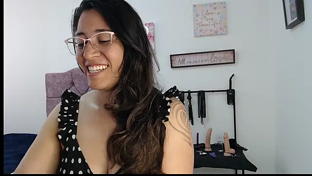 Snapshot of violeta_scott chatting on May 2026 03:30:01 PM violeta scott online show from May 2026 03:30:01 PM