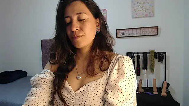 Snapshot of violeta_scott chatting on June 2026 02:33:01 PM violeta scott online show from June 2026 02:33:01 PM