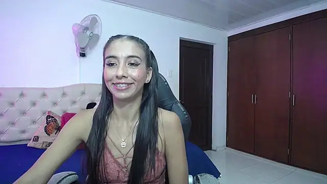 Snapshot of sandra_petite19 chatting on June 2026 10:57:01 PM sandra petite19 online show from June 2026 10:57:01 PM