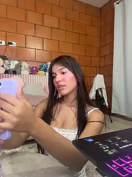 Snapshot of xayah_cute chatting on May 2026 05:36:01 AM xayah cute online show from May 2026 05:36:01 AM