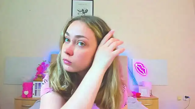 MelanieCuty online show from May 2026 05:13:02 AM